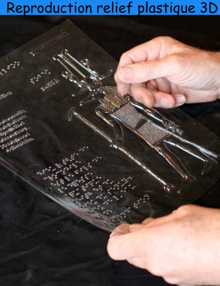 FEUILLE DE PLASTIQUE RELIEF TRANSPARENT UTILISÉE COMME MOULE