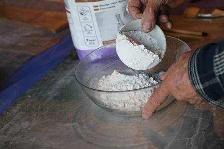 REALISER UNE PREMIERE COUCHE DE  MOULAGE AVEC DU PL�TRE DE MOULAGE