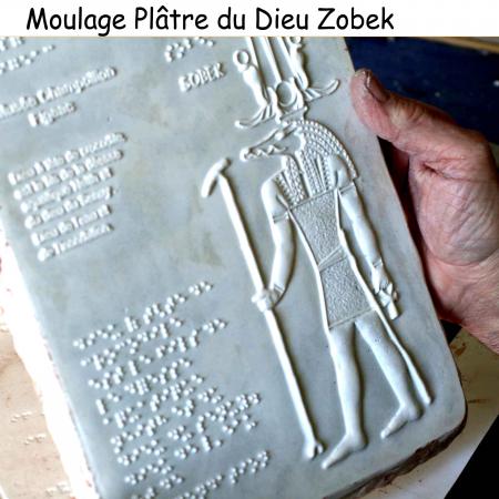 MOULAGE EN PLATRE DU DIEU EGYPTIEN ZOBEK AVEC TEXTE BRAILLE
