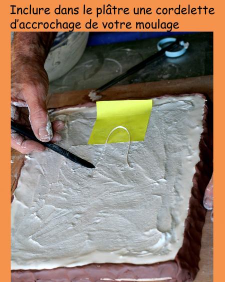 INCLURE DANS  LE PL�TRE UNE FIXATION .